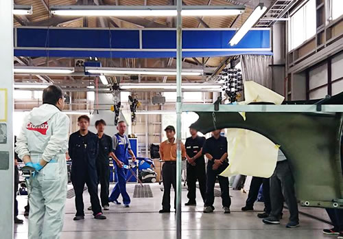 社員教育の一環として　自動車修理塗装研修会